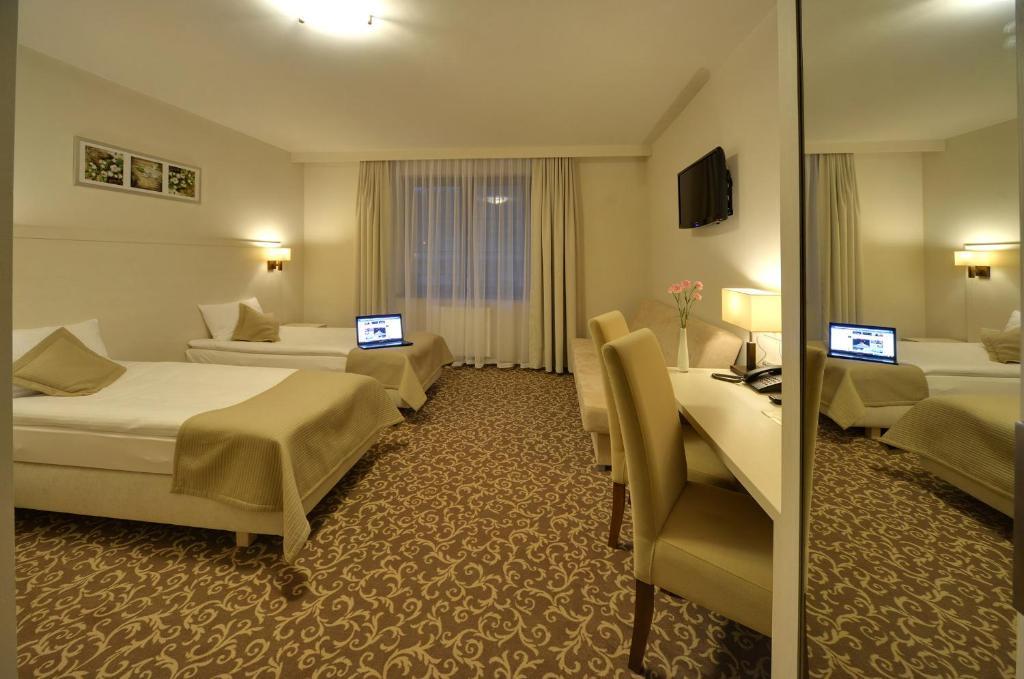 Hotel Camelot Szczawno-Zdroj Exterior photo